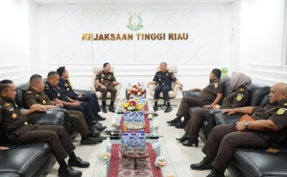 Kejati-Riau-dan-Bea-Cukai-Perkuat-Penegakan-Hukum-dan-Penerimaan-Negara.jpg