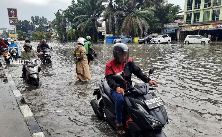 Banjir-di-soebrantas-pasca-hujan.jpg