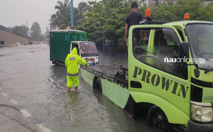 Kapolresta bantu pengendara3