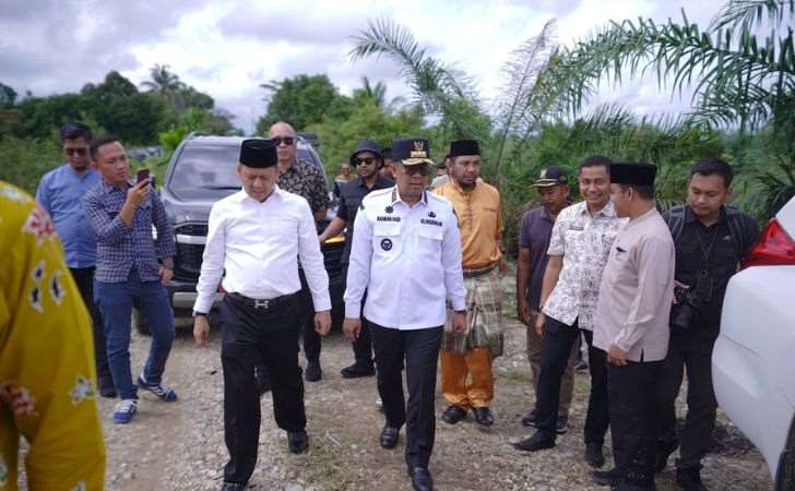 Kunjungi Posyandu di Kampar, Pj Gubri dan TP-PKK Riau Serahkan Bantuan untuk Balita dan Lansia 2