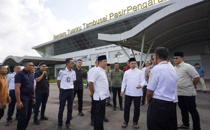 Kunker ke Rohul, Abdul Wahid Tinjau Jembatan Miring Sungai Rokan Ujung Batu4