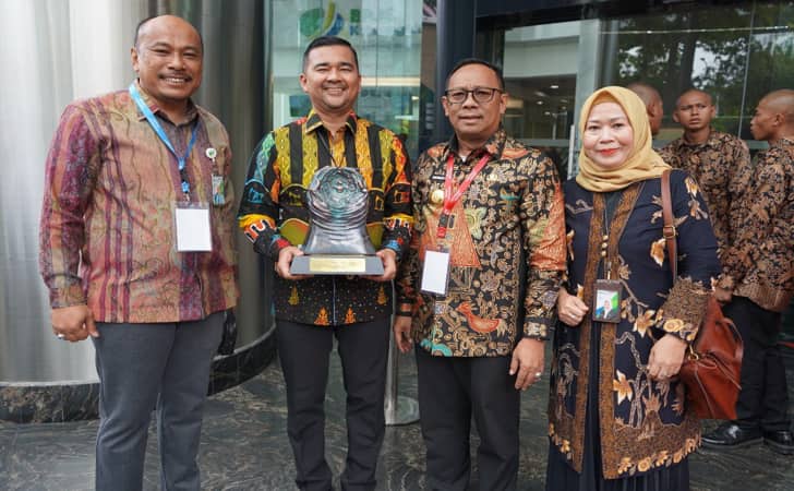 PJ Gubri Terima Award