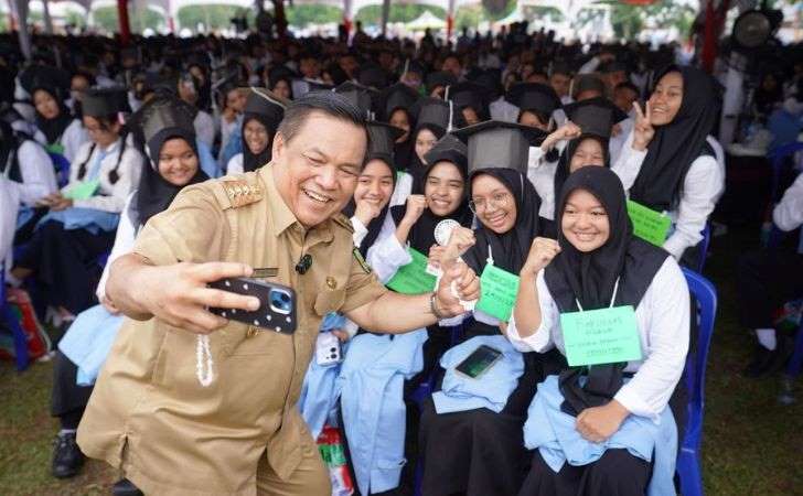 Pj Gubernur Riau Serahkan Aset Hibah ke Universitas Riau 11