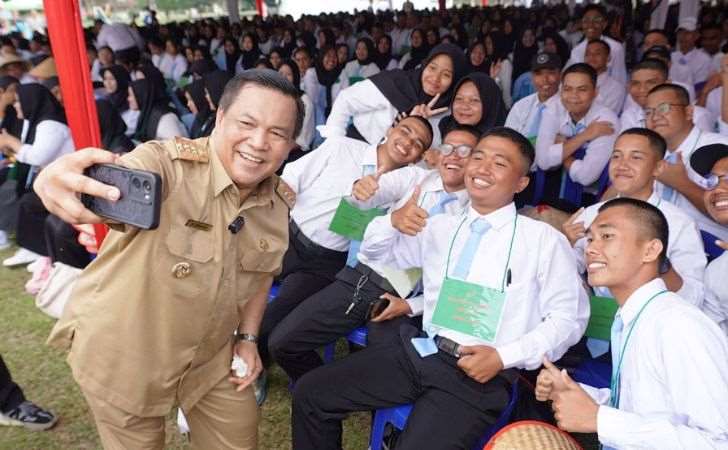 Pj Gubernur Riau Serahkan Aset Hibah ke Universitas Riau 12