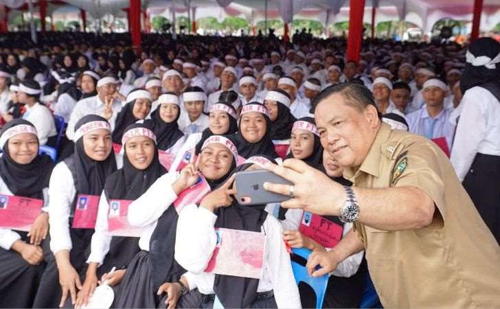 Pj Gubernur Riau Serahkan Aset Hibah ke Universitas Riau 13