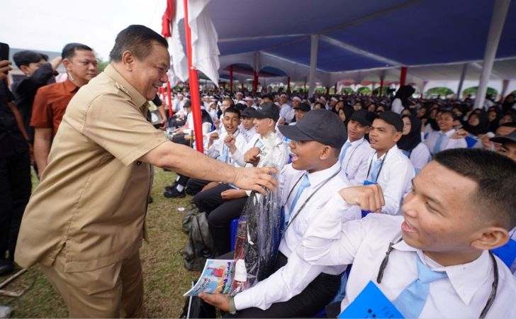 Pj Gubernur Riau Serahkan Aset Hibah ke Universitas Riau 9