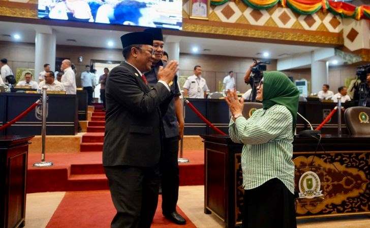 Pj Gubri Serahkan Nota Pengantar Ranperda Tentang Perubahan APBD 2024 Kepada DPRD Riau 10