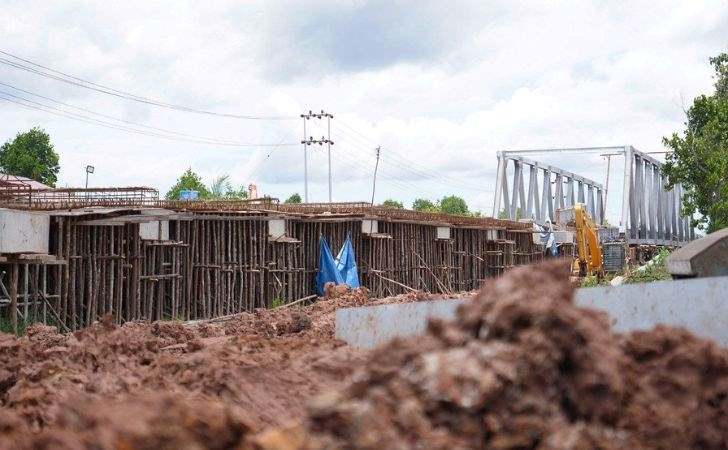 Sekdaprov Riau Tinjau Pembangunan Jembatan Sungai Mesjid Dumai 2