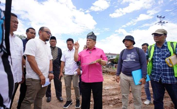 Sekdaprov Riau Tinjau Pembangunan Jembatan Sungai Mesjid Dumai 3