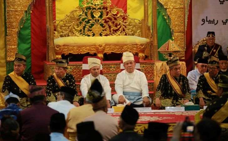 Suasana Khidmat Selimuti Tepuk Tepung Tawar Gubri Wahid dan Wagubri SF Hariyanto 12