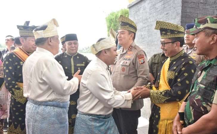 Suasana Khidmat Selimuti Tepuk Tepung Tawar Gubri Wahid dan Wagubri SF Hariyanto  4