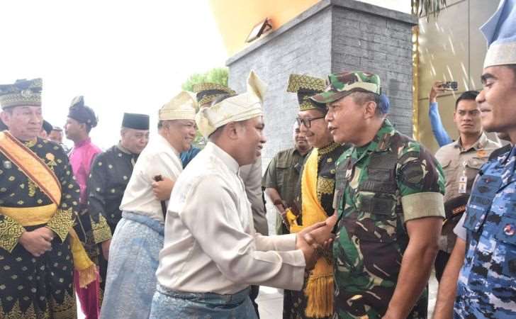 Suasana Khidmat Selimuti Tepuk Tepung Tawar Gubri Wahid dan Wagubri SF Hariyanto  5