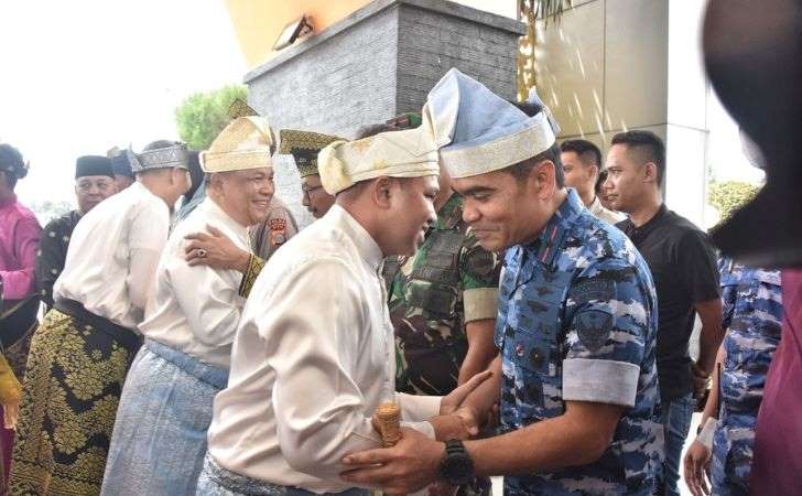 Suasana Khidmat Selimuti Tepuk Tepung Tawar Gubri Wahid dan Wagubri SF Hariyanto 6