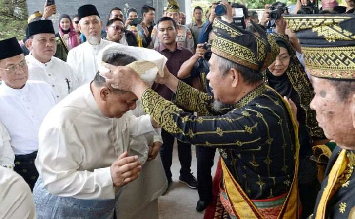 Suasana Khidmat Selimuti Tepuk Tepung Tawar Gubri Wahid dan Wagubri SF Hariyanto 7