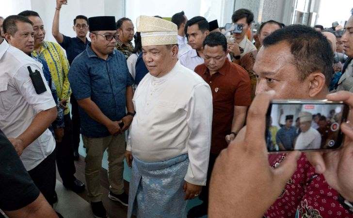 Suasana Khidmat Selimuti Tepuk Tepung Tawar Gubri Wahid dan Wagubri SF Hariyanto 9