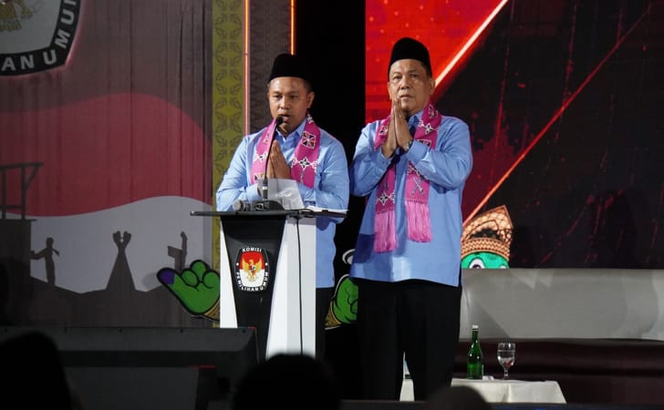 Abdul-Wahid-SF-Hariyanto-di-depat-pilgubri-kedua.jpg