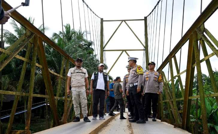 Alami-Penurunan-Dirlantas-dan-Dinas-PUPR-Tinjau-Jembatan-Sungai-Rokan.jpg