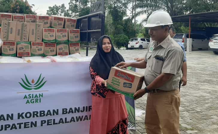 Asian-agri-serahkan-bantuan-korban-banjir.jpg