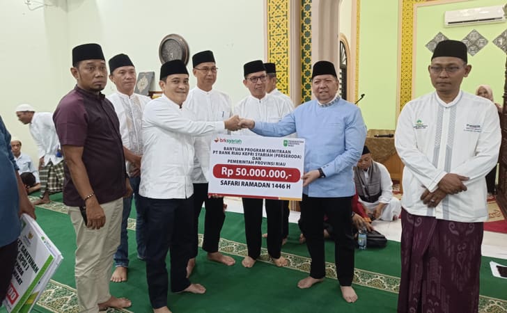 BRK-Serahkan-bantuan-csr-ramadan.jpg