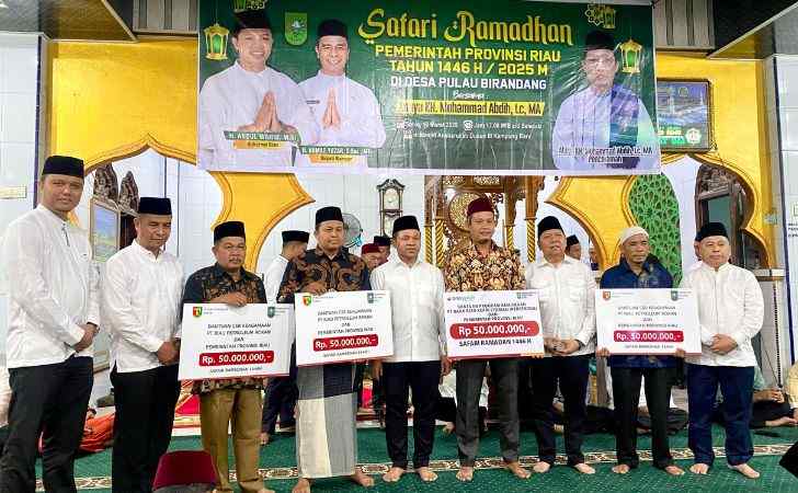 BRK-Syariah-Salurkan-CSR-dalam-Safari-Ramadan-Gubernur-Riau-di-Kampar.jpg