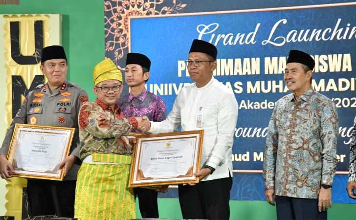 BRK-Syariah-Terima-Penghargaan-Sebagai-Mitra-Terbaik-UMRI-Dari-Medikdasmen.jpg