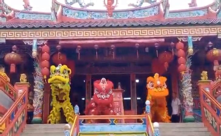 Barongsai-di-vihara-imlek2.jpg