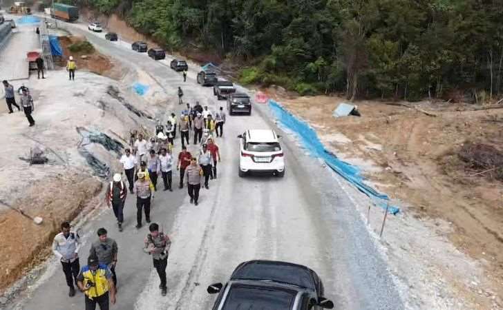 Cuaca-Buruk-Hambat-Proses-Pengaspalan-di-Desa-Tanjung-Alai.jpg