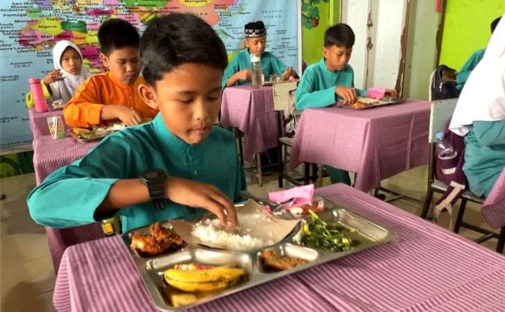 Dapur-Lapangan-Sat-Brimobda-Riau-Siap-Penuhi-Makanan-Bergizi-Gratis-di-Sekolah.jpg