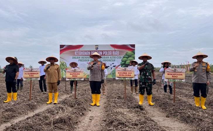 Dukung-Asta-Cita-Presiden-Pj-Gubri-Apresiasi-Kick-Off-Swasembada-Pangan-Polda-Riau.jpg