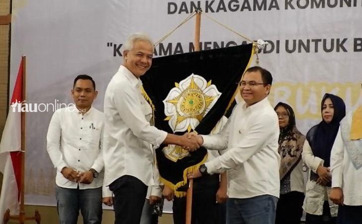 Ganjar-pranowo-lantik-pengcab-kagama.jpg