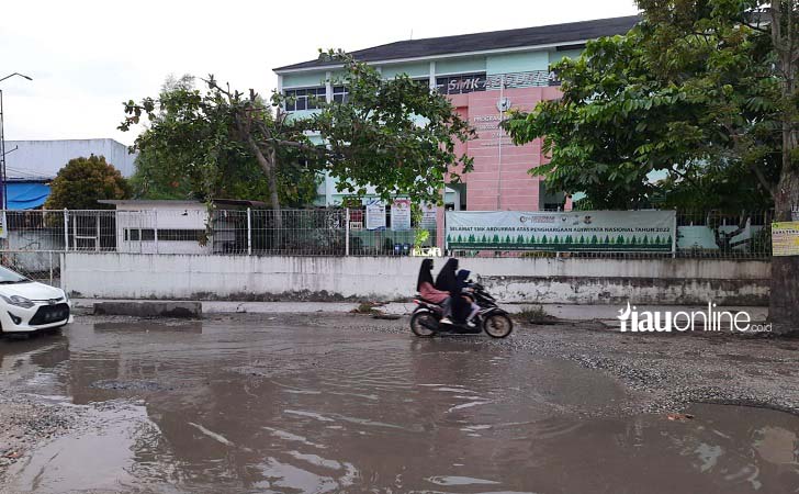 Jalan-Delima-rusak.jpg