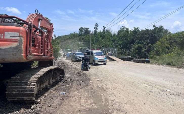 Jalan-Lintas-Riau-Sumbar-Masih-Tahap-Perbaikan-Pasca-Longsor-Sistem-Buka-Tutup-Diberlakukan.jpg