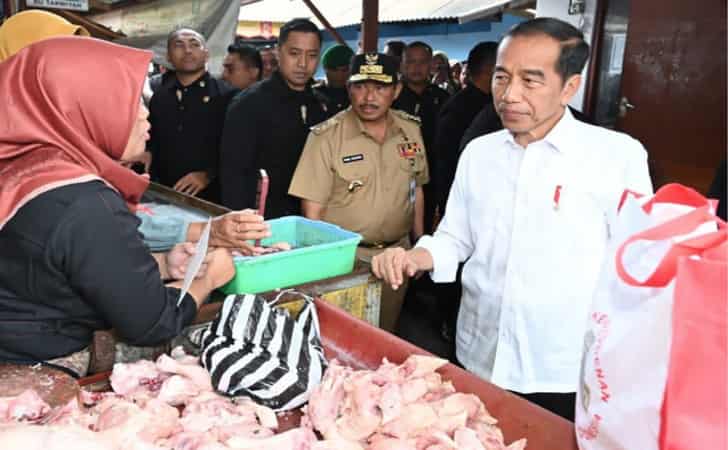 Jokowi-bagi-bansos3.jpg