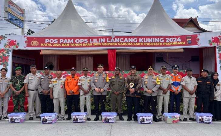 Kapolda-Bersama-Alumni-Lemhanas-Riau-Beri-Dukungan-Petugas-Posko-Nataru.jpg