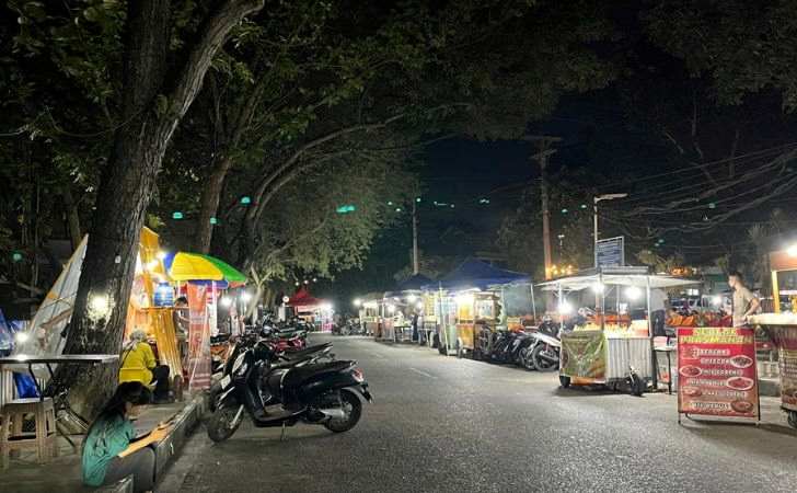 Kawasan-wisata-kuliner-malam-Jalan-Cut-Nyak-Dien-Kota-Pekanbaru.jpg