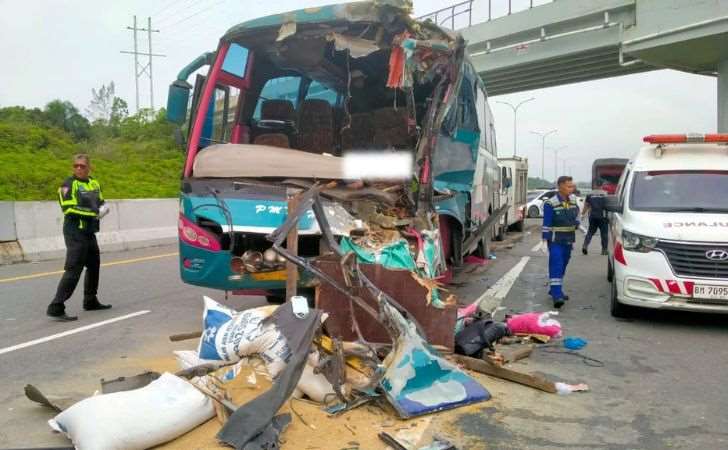 Kecelakaan-Bus-vs-Truk-di-Tol-Permai-Tewaskan-1-Orang-Sopir-Melarikan-Diri.jpg