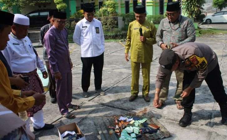 Kemenag-Pekanbaru-Musnahkan-Ribuan-Dokumen-Pernikahan.jpg