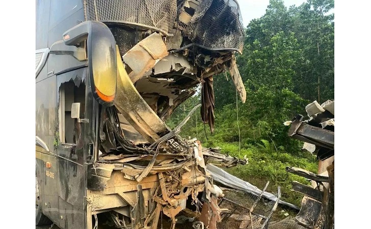 Kondisi-bus-usai-lakalantas-di-tol.jpg