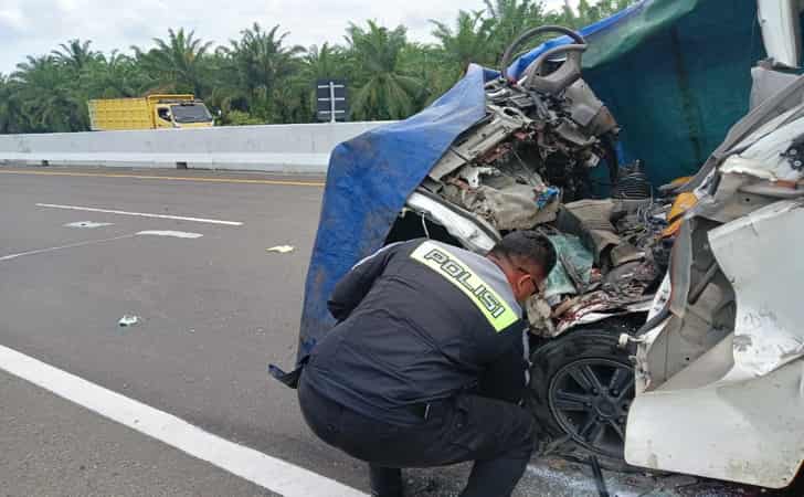 Kondisi-mobil-usai-tabrakan-di-tol-permai.jpg