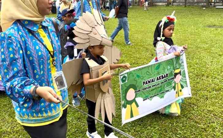 Kreatifitas-Dari-Barang-Bekas-Ratusan-Anak-Usia-Dini-Ikut-Pawai-Karnaval.jpg