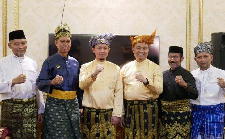 LAM-Riau-Beri-Petuah-Pada-Pasangan-Agung-Nugroho-Markarius-Anwar.jpg