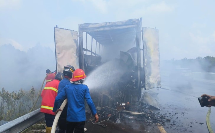 Mobil-terbakar6.jpg