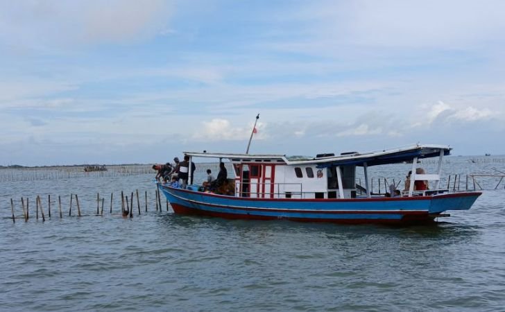 Nelayan-dan-TNI-Bongkar-Pagar-Laut-Tangerang.jpg