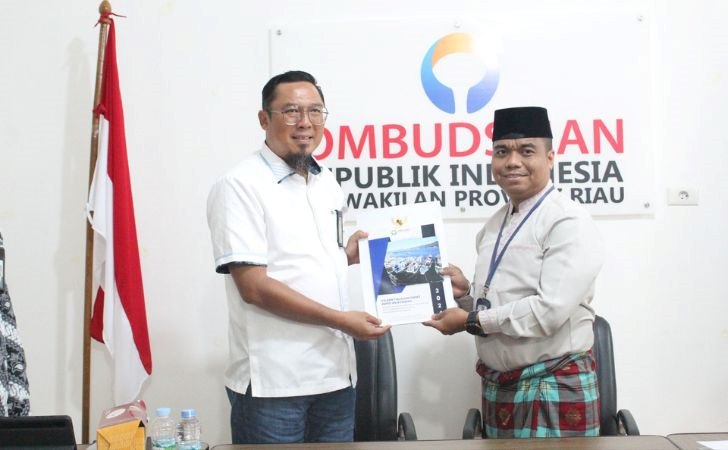 Ombudsman-Riau-Serahkan-Hasil-Kajian-Implementasi-Kebijakan-PIT.jpg