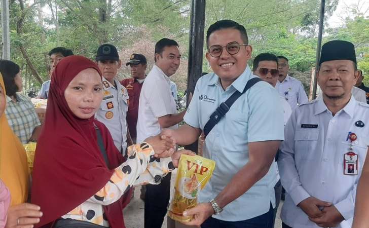 PT-IIS-dan-Pemerintah-Pelalawan-Gelar-Bazar-Minyak-Goreng-Premium.jpg