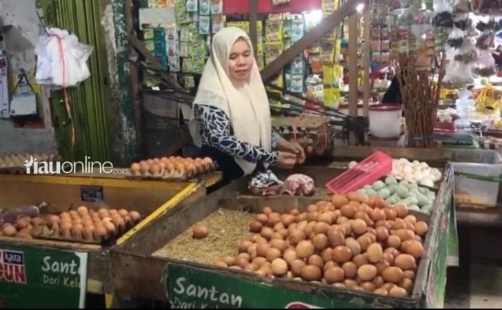 Pedagang-telur-ayam-di-kodim.jpg