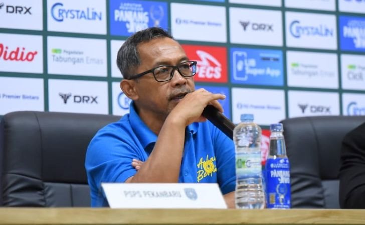 Pelatih-PSPS-Pekanbaru-Aji-Santoso-jelang-pertandingan-PSPS-Pekanbaru-vs-Persikota-Tangerang.jpg