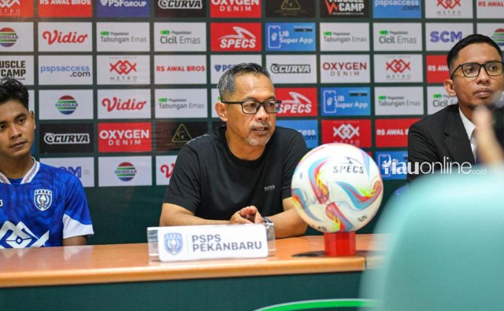 Pelatih-PSPS-Pekanbaru-Aji-Santoso.jpg