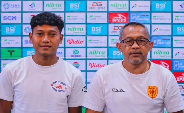 Pelatih-PSPS-Pekanbaru-Aji-Santoso11.jpg