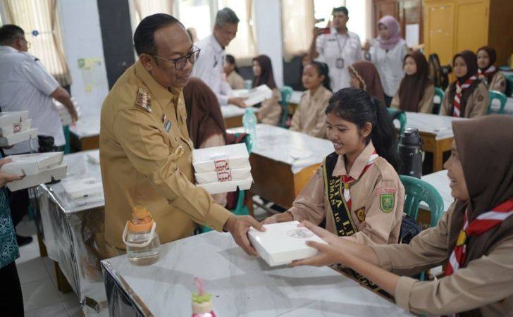 Pemprov-Gelar-Simulasi-Makan-Bergizi-Pj-Gubernur-Menu-Diuji-BPOM-dan-Ahli-Gizi.jpg